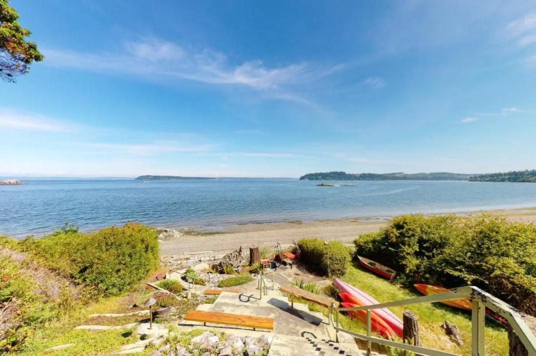 Puget Sound Chic Romantic Cottage With Private Beach Access & Gated Entry Port Ludlow エクステリア 写真