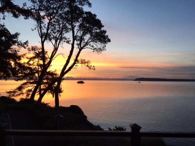 Puget Sound Chic Romantic Cottage With Private Beach Access & Gated Entry Port Ludlow エクステリア 写真