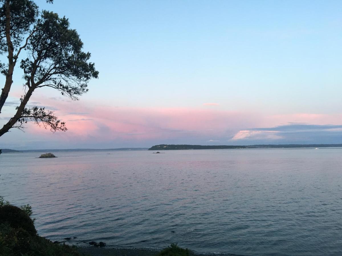 Puget Sound Chic Romantic Cottage With Private Beach Access & Gated Entry Port Ludlow エクステリア 写真
