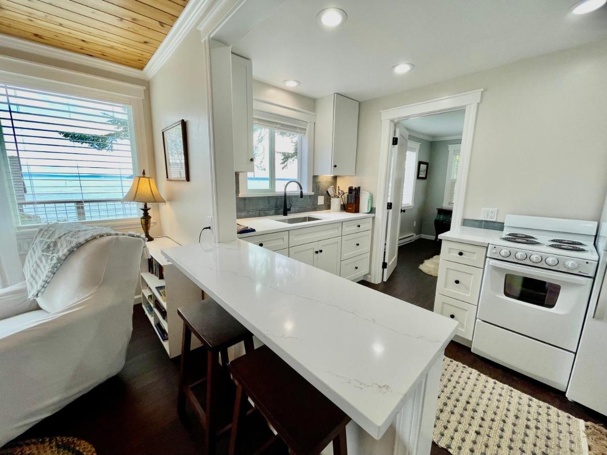 Puget Sound Chic Romantic Cottage With Private Beach Access & Gated Entry Port Ludlow エクステリア 写真
